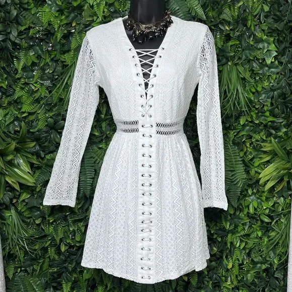 BARDOT Dress Women Small White Bohemian Lace Up Fit Flare Gigi 2158 - Picture 7 of 10